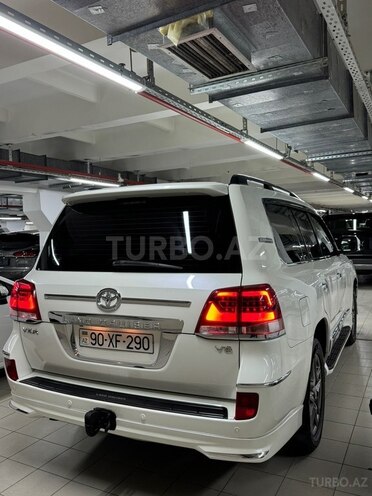 Toyota Land Cruiser-6
