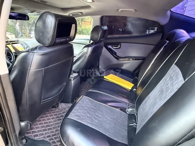 Hyundai Elantra-7