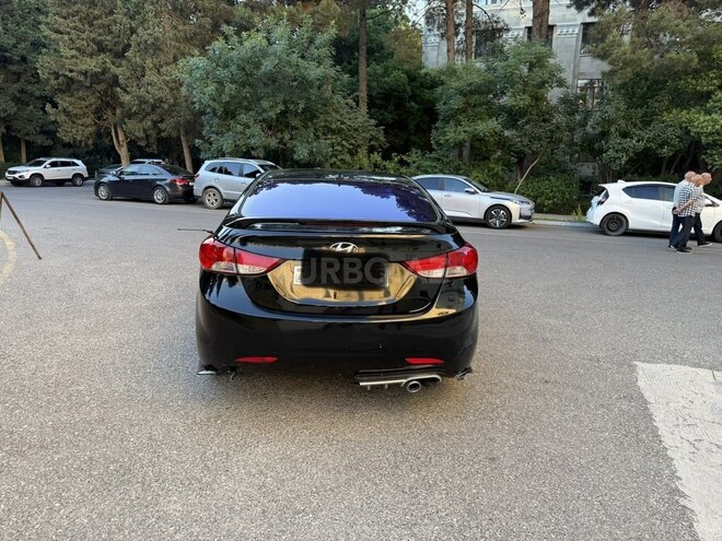 Hyundai Elantra-3