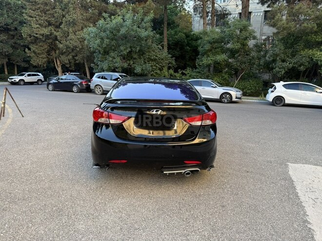 Hyundai Elantra-4