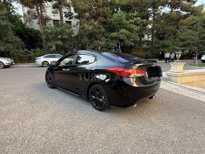 Hyundai Elantra-5