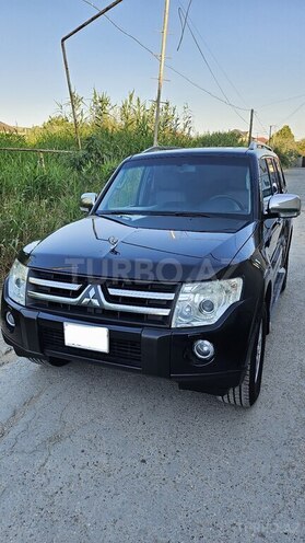 Mitsubishi Pajero-4
