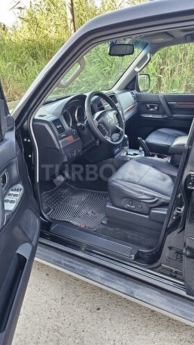 Mitsubishi Pajero-9