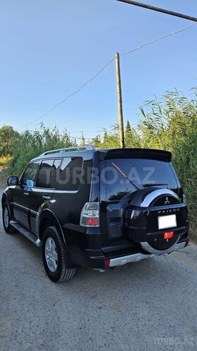 Mitsubishi Pajero-8