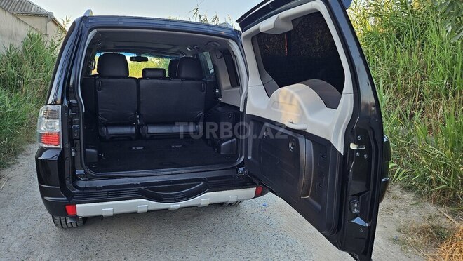 Mitsubishi Pajero-11