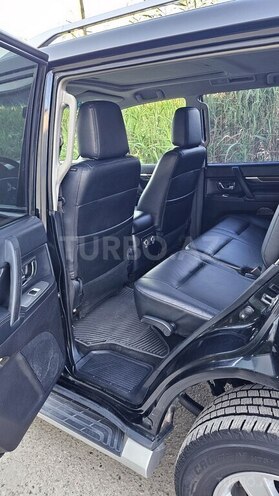 Mitsubishi Pajero-10