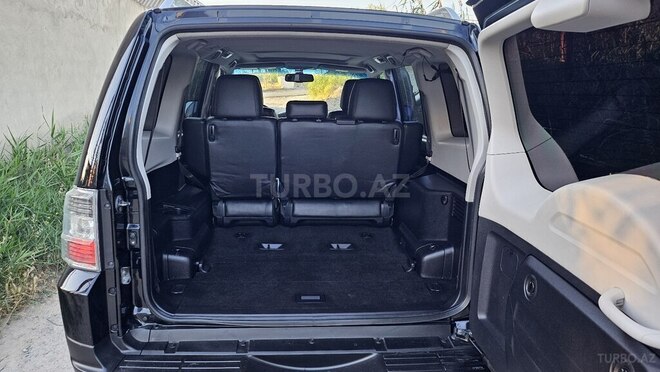 Mitsubishi Pajero-12