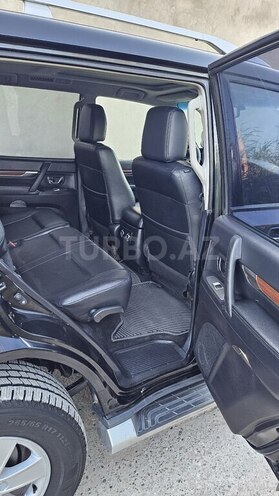 Mitsubishi Pajero-13
