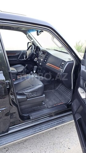 Mitsubishi Pajero-14