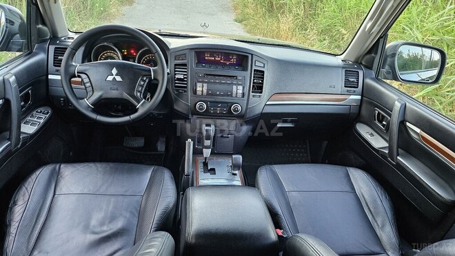 Mitsubishi Pajero-16
