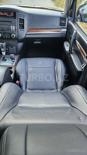 Mitsubishi Pajero-18