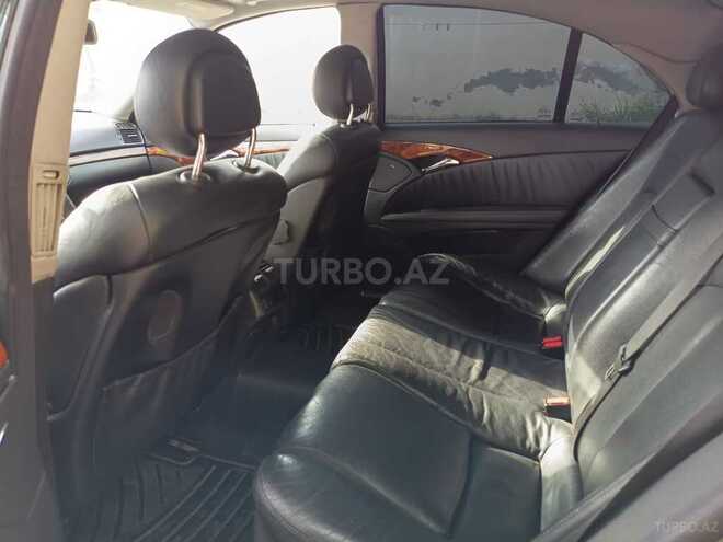 Mercedes E 220-11
