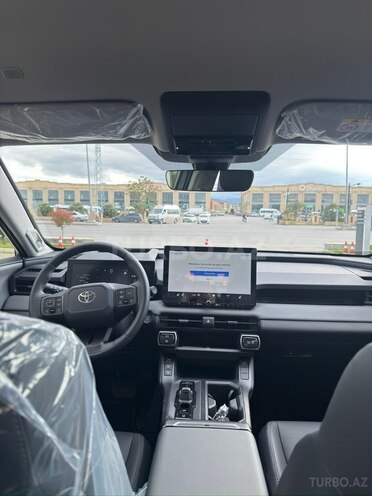 Toyota RAV4-8