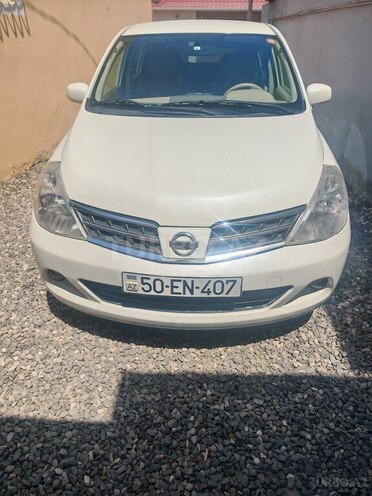 Nissan Tiida-1
