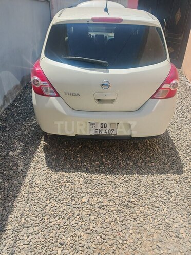 Nissan Tiida-2