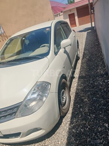 Nissan Tiida-4