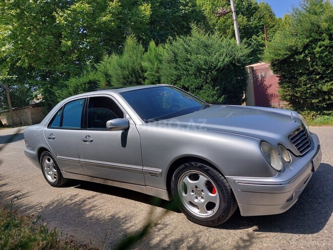 Mercedes E 270-3