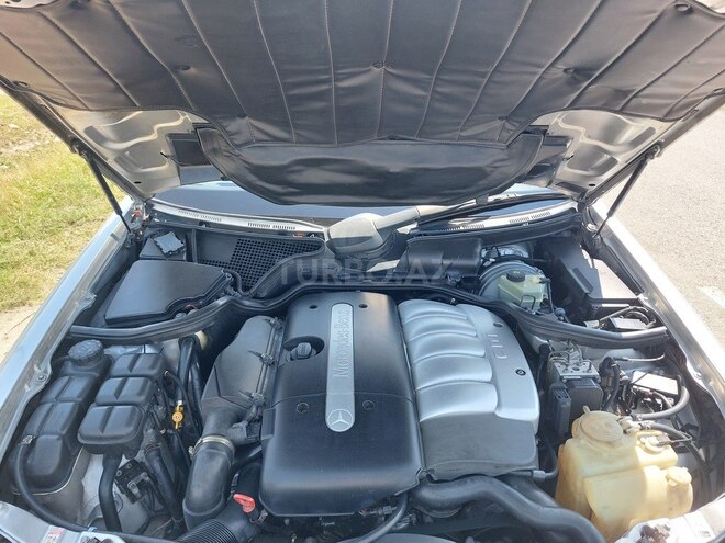 Mercedes E 270-6