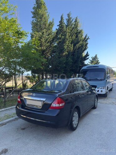 Nissan Tiida-4