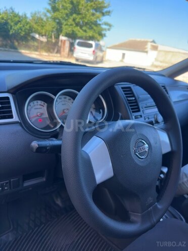 Nissan Tiida-8