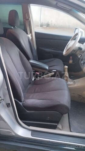Nissan Tiida-6