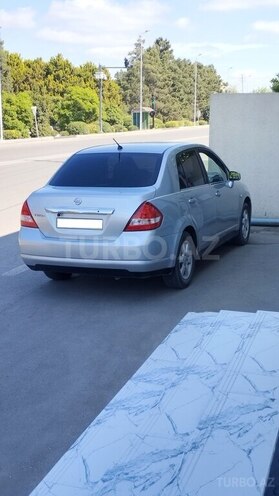 Nissan Tiida-4