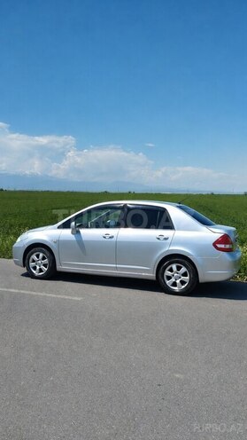 Nissan Tiida-9