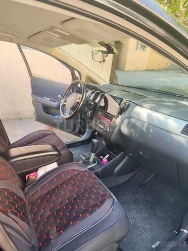 Nissan Tiida-3
