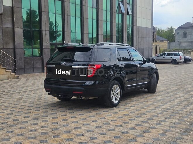 Ford Explorer-3
