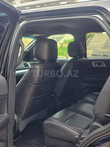 Ford Explorer-4