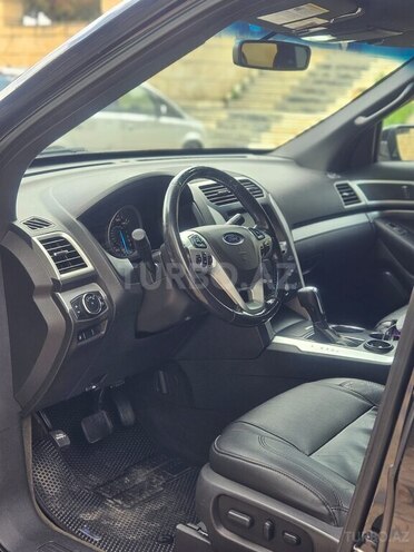 Ford Explorer-7
