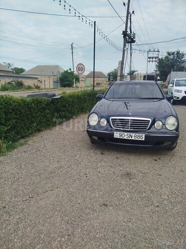 Mercedes E 240-4