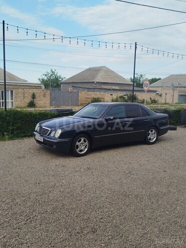 Mercedes E 240-3