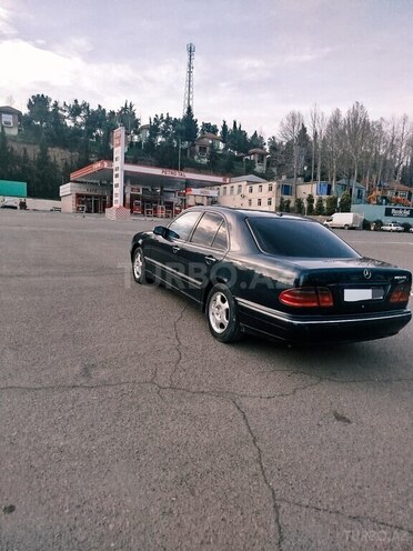 Mercedes E 240-7