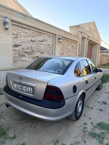 Opel Vectra-4