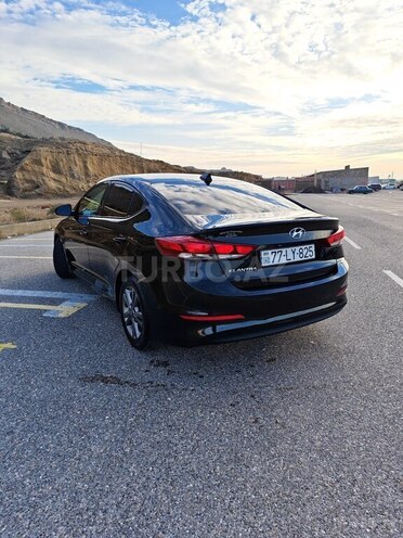 Hyundai Elantra-3