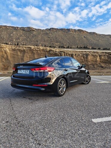Hyundai Elantra-4