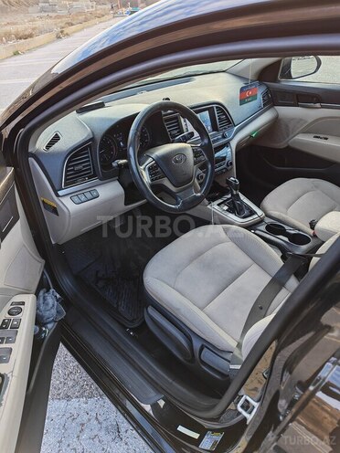 Hyundai Elantra-7