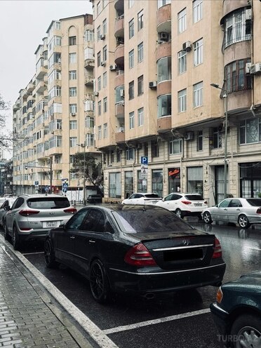 Mercedes E 240-8