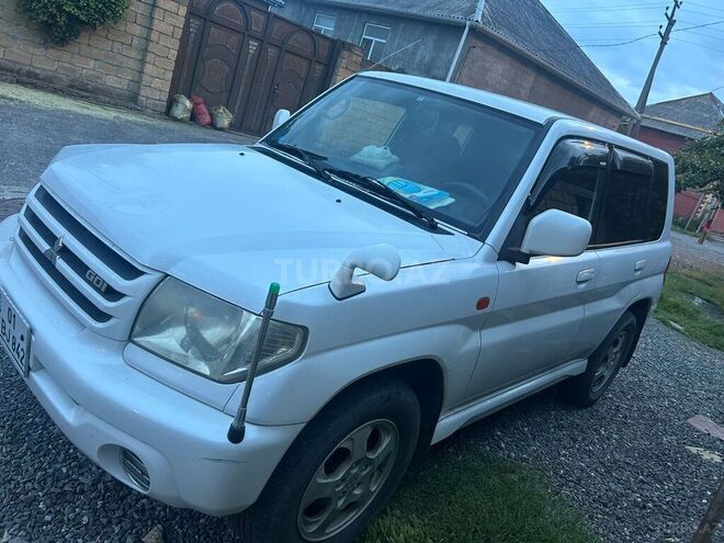 Mitsubishi Pajero io-2