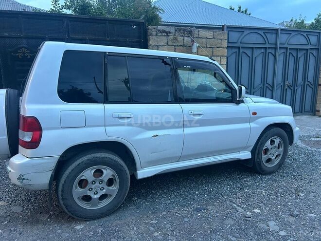 Mitsubishi Pajero io-5
