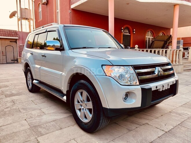 Mitsubishi Pajero-4