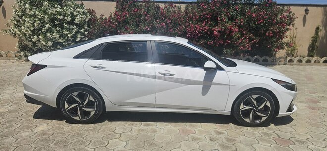 Hyundai Elantra-12