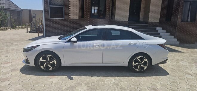 Hyundai Elantra-11