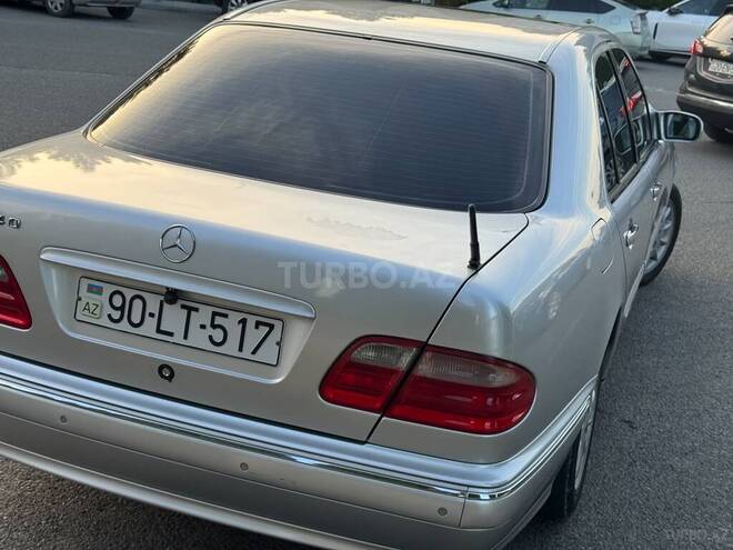 Mercedes E 240-5