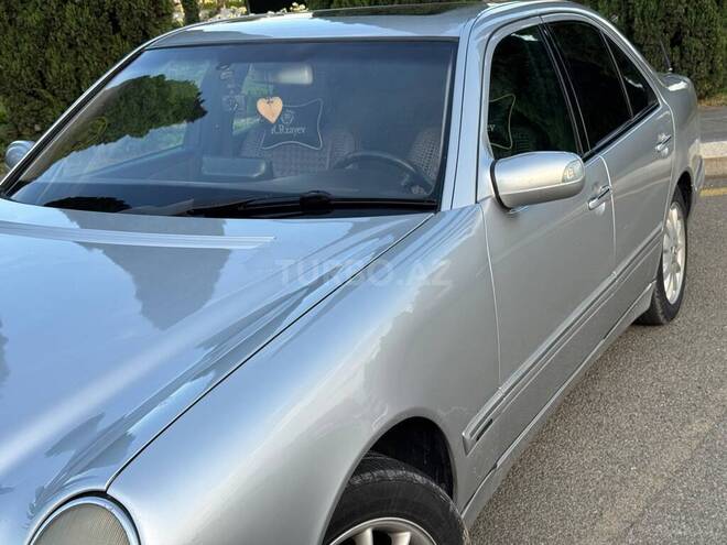 Mercedes E 240-4