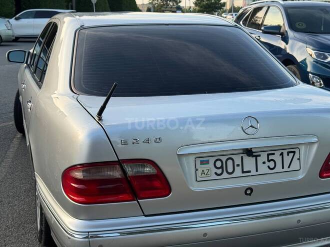 Mercedes E 240-2