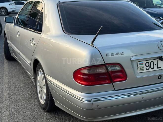 Mercedes E 240-8