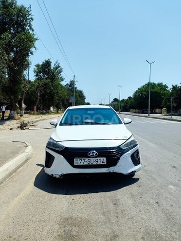 Hyundai IONIQ-1