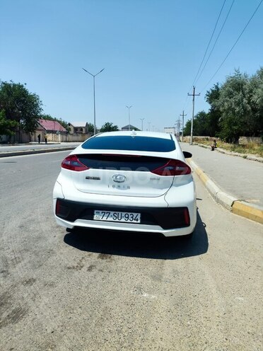 Hyundai IONIQ-7